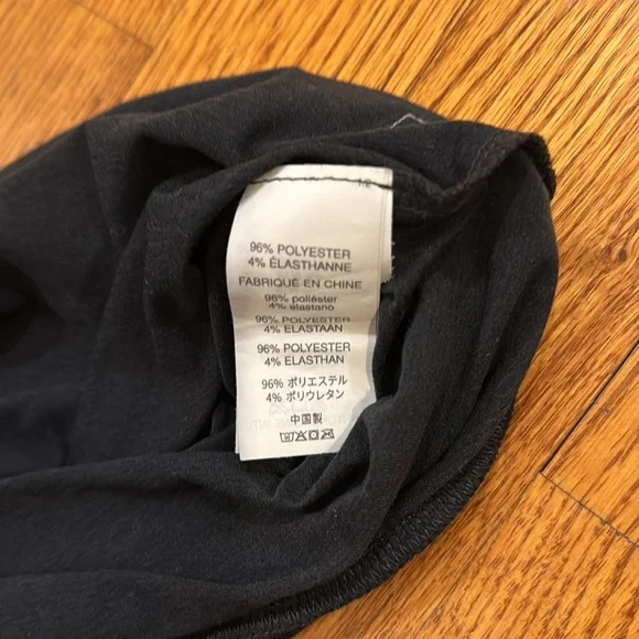 Like new- Vuori crew. Heathered black. Size M. - Picture 7 of 7